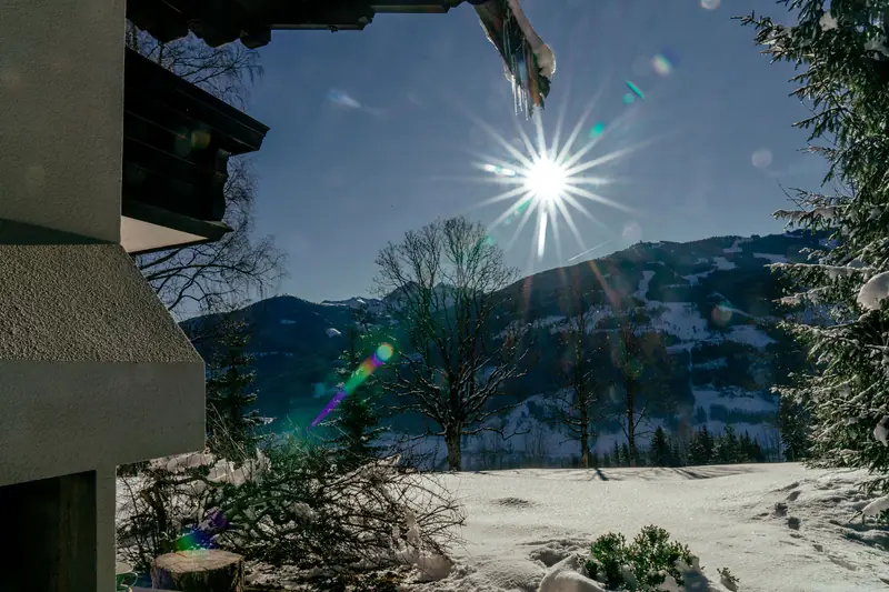 Wintersonne über dem verschneiten Ennstal, vom Haus aus gesehen